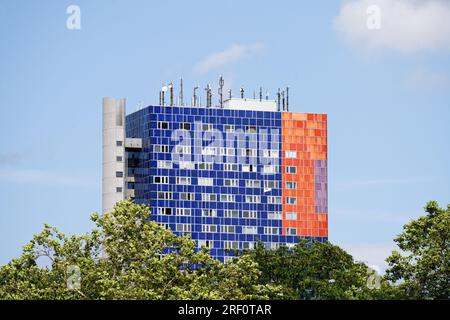 le gratte-ciel coloré herkules à cologne ehrenfeld Banque D'Images