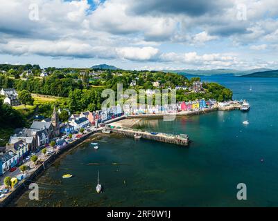 Vue de Marina à Tobermory depuis un drone, île de Mull, Écosse, Royaume-Uni Banque D'Images