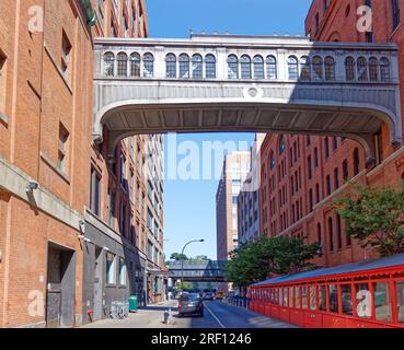 Chelsea : cette passerelle, maintenant inactive, reliait l’usine Nabisco (aujourd’hui Chelsea Market) à ses bureaux de l’autre côté de la West 15th Street. Banque D'Images