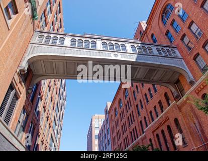 Chelsea : cette passerelle, maintenant inactive, reliait l’usine Nabisco (aujourd’hui Chelsea Market) à ses bureaux de l’autre côté de la West 15th Street. Banque D'Images