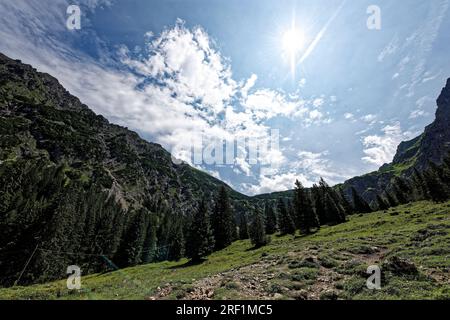 über „die Wand“ zum Schrecksee im Alpen. Banque D'Images