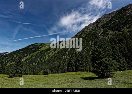 über „die Wand“ zum Schrecksee im Alpen. Banque D'Images
