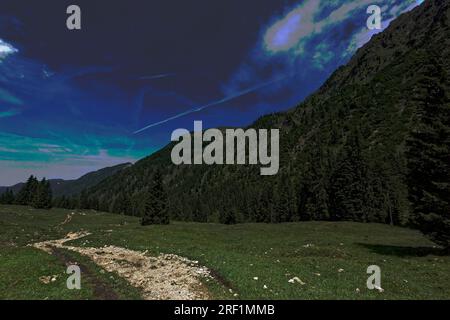 über „die Wand“ zum Schrecksee im Alpen. Banque D'Images