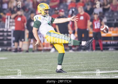 Ottawa, Canada. 30 juin 2023. Le joueur des Elks d’Edmonton, Jake Julien (9), donne un coup de pied lors du match de la LCF entre les Elks d’Edmonton et les Redblacks d’Ottawa qui a eu lieu au stade TD place à Ottawa, Canada. Daniel Lea/CSM/Alamy Live News Banque D'Images