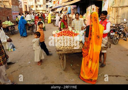 Étal de marché avec des légumes, Bharatpur, Rajasthan, Inde Banque D'Images