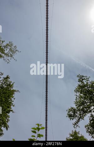 Le pont suspendu Geierlay, le pont piétonnier le plus long et le plus spectaculaire d'Allemagne, photo prise de dessous Banque D'Images