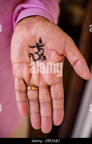 Kenyan Indien asiatique mariages hindous cérémonie traditionnelle Henna décoration Art Mehendi Mehndi Sangeet Havan photographes habituels du comté de Nairobi City Banque D'Images