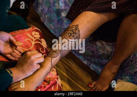 Kenyan Indien asiatique mariages hindous cérémonie traditionnelle Henna décoration Art Mehendi Mehndi Sangeet Havan photographes habituels du comté de Nairobi City Banque D'Images