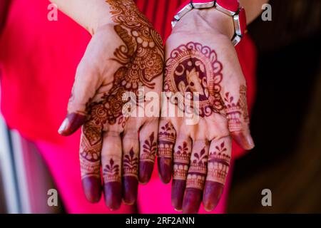 Kenyan Indien asiatique mariages hindous cérémonie traditionnelle Henna décoration Art Mehendi Mehndi Sangeet Havan photographes habituels du comté de Nairobi City Banque D'Images