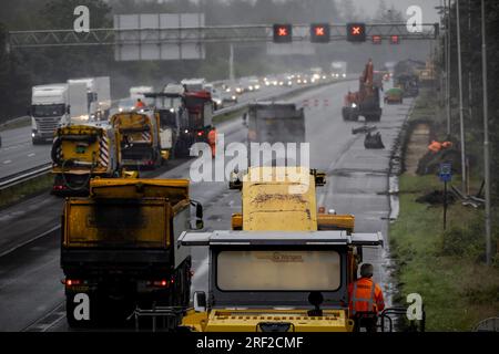 ARNHEM - travaux sur l'A12. L'autoroute près d'Arnhem est fermée pendant des jours en direction de l'Allemagne en raison d'un important entretien par Rijkswaterstaat. ANP ROBIN VAN LONKHUIJSEN pays-bas Out - belgique Out Banque D'Images