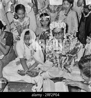 Vieux vintage des années 1900 photo en noir et blanc de mariage indien cérémonie mariée mariée mariée Inde Banque D'Images