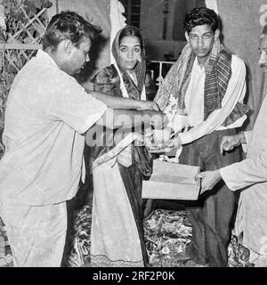 Vieux vintage des années 1900 photo en noir et blanc de mariage indien cérémonie mariée mariée mariée Inde Banque D'Images