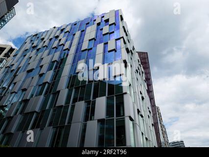 Londres - 05 28 2022 : détail d'un bâtiment à Merchant Square dans le bassin de Paddington Banque D'Images