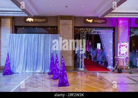 Photographes de mariages kenyans par Antony Trivet mariages cérémonie de réception décoration Configuration les décorations de mariage sont magnifiques et magnifiques à l'extérieur Banque D'Images