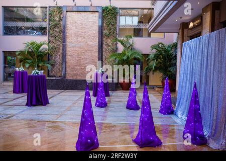 Photographes de mariages kenyans par Antony Trivet mariages cérémonie de réception décoration Configuration les décorations de mariage sont magnifiques et magnifiques à l'extérieur Banque D'Images