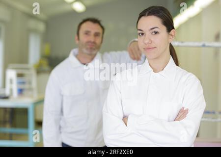 équipe de peintres professionnels masculins et féminins Banque D'Images