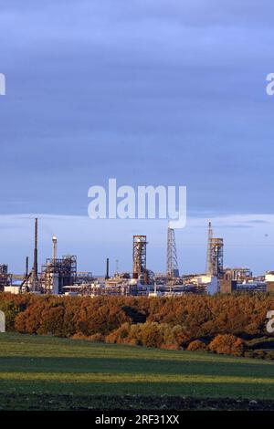 Photo du dossier datée du 14/10/08 du terminal gazier St Fergus près de Fraserburgh, Aberdeenshire. Le Premier ministre Rishi Sunak devrait annoncer des millions de livres sterling de financement pour le projet de capture du carbone Acorn, une coentreprise entre Shell UK et d'autres sociétés, et confirmer les plans pour délivrer de nouvelles licences pour l'exploration pétrolière et gazière en mer du Nord. Date de parution : lundi 31 juillet 2023. Banque D'Images