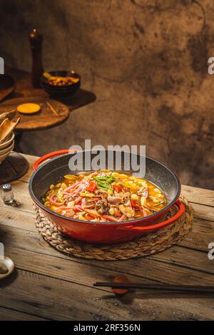 Sautés （Sauté）abats de poulet sautés au Chili mariné Banque D'Images