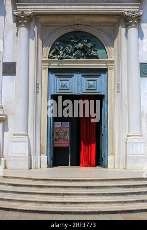 Entrée dans l'église Di San Rocco à Venise, Italie Banque D'Images