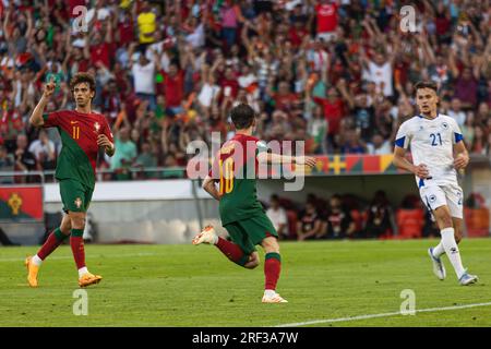 Bernardo Silva célèbre après avoir marqué un but lors du match de qualification UEFA Euro 2024 entre les équipes nationales du Portugal et de Bosnie-Herzégovine AT Banque D'Images