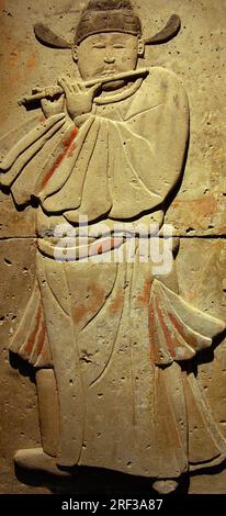 Stele en terre cuite avec musicien, dynastie Tang (618-907), découverte dans la province de Shaanxi, Musee de la foret de Steles a Xian. Banque D'Images