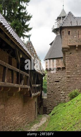 Détail architectural autour du château du Haut-Koenigsbourg, un château historique situé dans un domaine appelé "Alsace" en France Banque D'Images