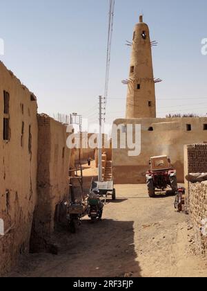 Vieille ville décor d'Al-Qasr, un village de l'Oasis de Dakhla en Egypte Banque D'Images