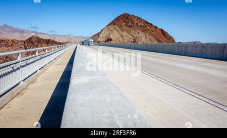 Interstate Highway I-11 sur le pont Mike O'Callaghan–Pat Tillman Memorial Bridge au-dessus du barrage Hoover dans le Nevada Banque D'Images