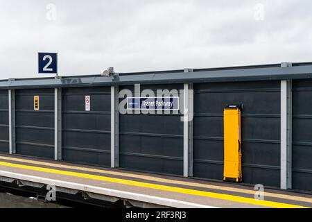 La signalisation sud-est 'Thanet Parkway' est visible sur la plate-forme 2 de la station Thanet Parkway nouvellement ouverte. Banque D'Images