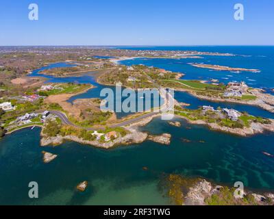 Vue aérienne des demeures historiques à Ocean Drive Historic District près de Goose Neck dans la ville de Newport, Rhode Island RI, États-Unis. Banque D'Images