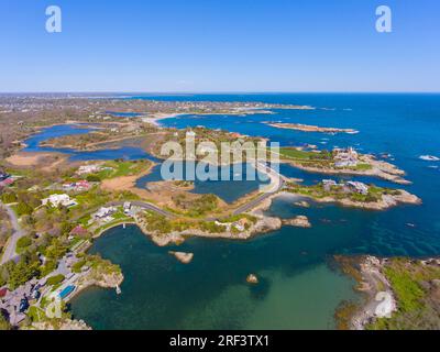 Vue aérienne des demeures historiques à Ocean Drive Historic District près de Goose Neck dans la ville de Newport, Rhode Island RI, États-Unis. Banque D'Images