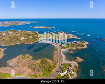 Vue aérienne des demeures historiques à Ocean Drive Historic District près de Goose Neck dans la ville de Newport, Rhode Island RI, États-Unis. Banque D'Images