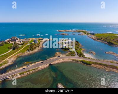 Vue aérienne des demeures historiques à Ocean Drive Historic District près de Goose Neck dans la ville de Newport, Rhode Island RI, États-Unis. Banque D'Images