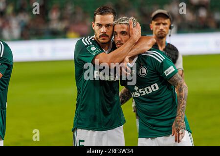 Yuri Ribeiro et Josue Pesqueira lors du match PKO BP Ekstraklasa 2023/24 entre Legia Warszawa et LKS Lodz au Marshall Józef Piłsudski's Municipal Banque D'Images