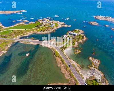 Vue aérienne des demeures historiques à Ocean Drive Historic District près de Goose Neck dans la ville de Newport, Rhode Island RI, États-Unis. Banque D'Images