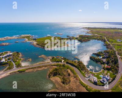 Vue aérienne des demeures historiques à Ocean Drive Historic District près de Goose Neck dans la ville de Newport, Rhode Island RI, États-Unis. Banque D'Images