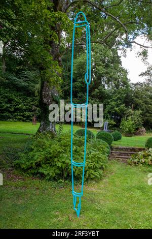 Michael Craig-Martin's Fountain Pen (turquoise), 2019 au NewArtCentre, Roche court Sculpture Park, East Winterslow, Salisbury, Wiltshire Banque D'Images