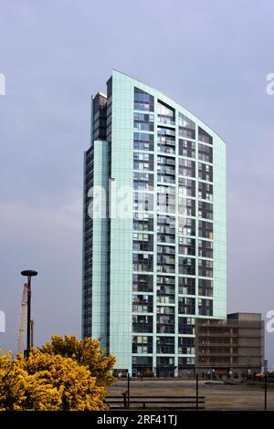 Motifs de fenêtres de la tour Alexandra moderne ou moderniste (2005-2008) ou du quartier résidentiel du Prince's Dock Liverpool Banque D'Images