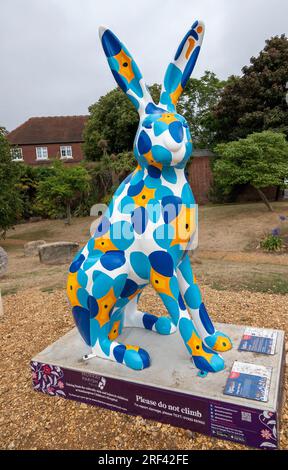 Hares of Hampshire Art Trail Southampton Angleterre 2022, The Murray Parish Trust et Wild in Art, Forget Me Not de Jan Erika à French Street Ruin Banque D'Images