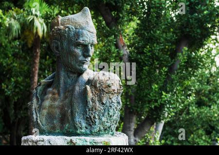 Crikvenica, Croatie - 21 juillet 2023 : statue Nikola car Crni dans le parc. Il était un héros populaire de Yougoslavie de la guerre mondiale de 2, l'œuvre d'art de Zvonko car Banque D'Images