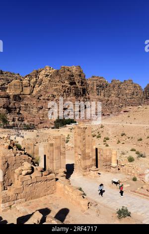 Vue sur la rue à colonnades, Petra ville, site du patrimoine mondial de l'UNESCO, Wadi Musa, Jordanie, Moyen-Orient Banque D'Images