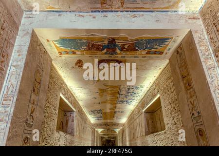 Couloir dans la tombe de Ramsès IV, KV2, dans la Vallée des Rois Banque D'Images
