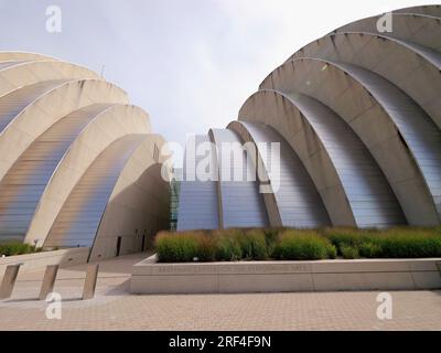 Kansas City, Missouri - 29 juillet 2023 : Kauffman Center for Performing Arts le jour de l'été Banque D'Images