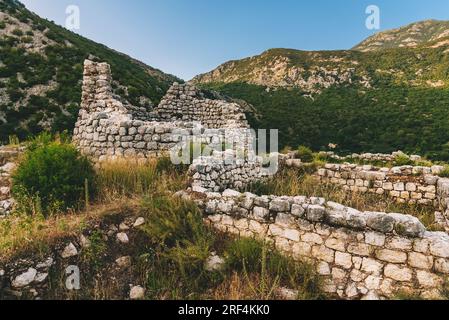 Ruines de l'ancien fort illyrien Rizon au Monténégro Banque D'Images