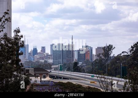 Nairobi Capital Kenya Skyline gratte-ciel bâtiments monuments modernes Tour extérieurs architecturaux Highrise Skyline Streets nuit ville Comté paysage urbain Banque D'Images