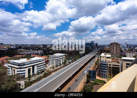 Nairobi Capital Kenya Skyline gratte-ciel bâtiments monuments modernes Tour extérieurs architecturaux Highrise Skyline Streets nuit ville Comté paysage urbain Banque D'Images