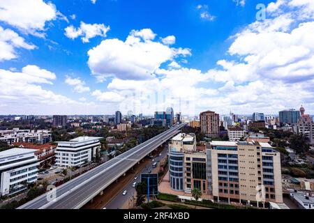 Nairobi Capital Kenya Skyline gratte-ciel bâtiments monuments modernes Tour extérieurs architecturaux Highrise Skyline Streets nuit ville Comté paysage urbain Banque D'Images