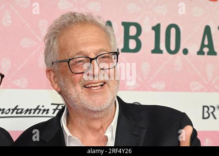 Munich, Allemagne. 31 juillet 2023. Le producteur Martin Moszkowicz se tient sur le tapis rouge lors de la première mondiale de 'Rehragout Rendezvous' au Mathäser Filmpalast. Crédit : Felix Hörhager/dpa/Alamy Live News Banque D'Images