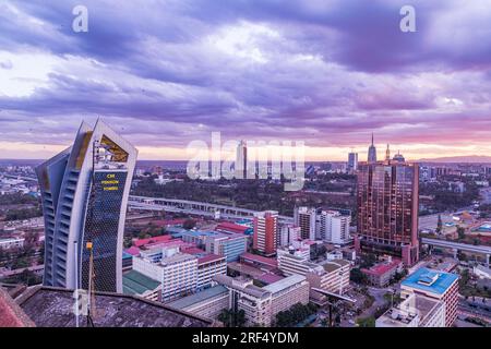 Nairobi Capital Kenya Skyline gratte-ciel bâtiments monuments modernes Tour extérieurs architecturaux Highrise Skyline Streets nuit ville Comté paysage urbain Banque D'Images