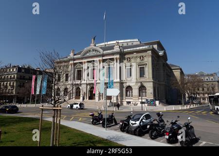 Genève, Suisse - 25 mars 2022 : la place Neuve est l'une des places principales de la ville de Genève. Son nom officiel actuel est la place de Neuve, nommée Banque D'Images